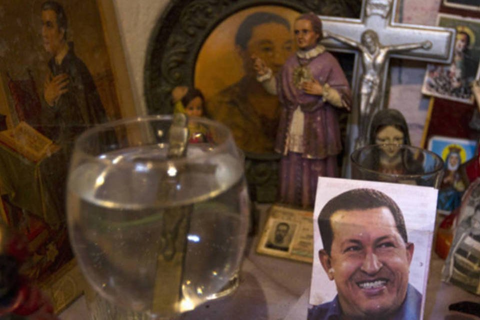 Chávez sofre insuficiência respiratória, diz governo