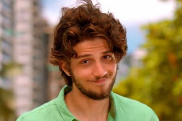Chay Syede em filme de Havaianas: comercial termina com assinatura "Essa é a minha. Qual é a sua?" (Reprodução/YouTube/Growdasky Dias)