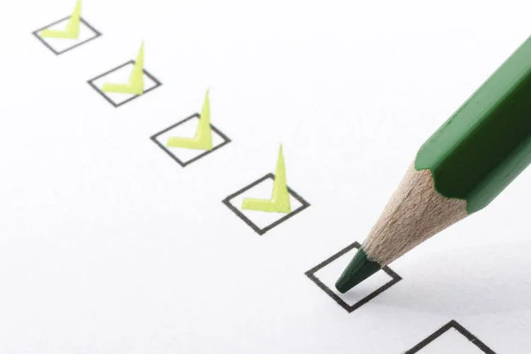 Checklist:  invista tempo de pesquisa sobre a escola de idiomas (GordanD/Thinkstock)