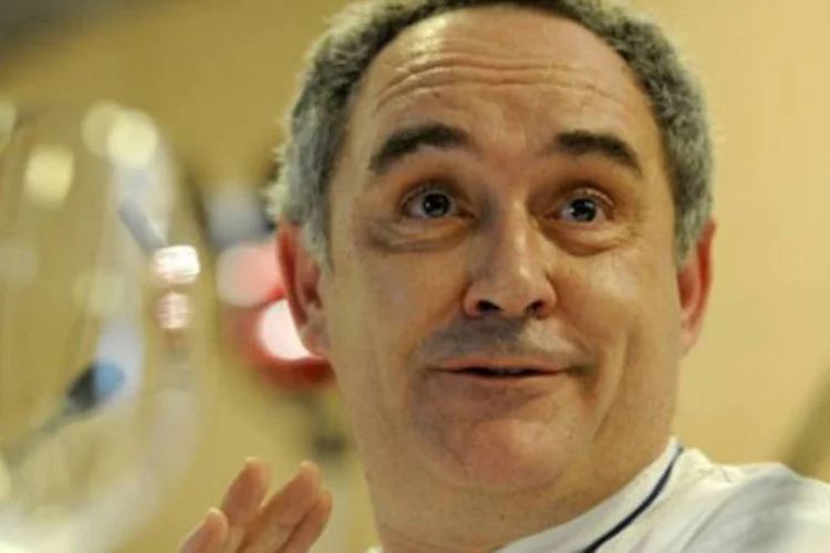 O chef espanhol Ferrán Adriá: acordo com a Telefónica também prevê cursos de criação gastronômica criativa (Dominique Faget/AFP)