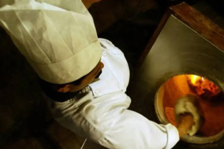 Um chef cozinhando: o chef cozinhou a própria esposa para se desfazer das evidências do crime
 (Louai Beshara/AFP)