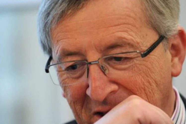 Jean-Claude Juncker, chefe das Finanças da eurozona, comemora o sucesso dos títulos gregos (.)
