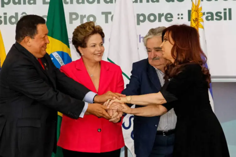 Líderes se encontram antes de reunião do Mercosul: Dilma Rousseff, Cristina Kirchner, Hugo Chávez e José Mujica (Roberto Stuckert Filho/Presidência da República)