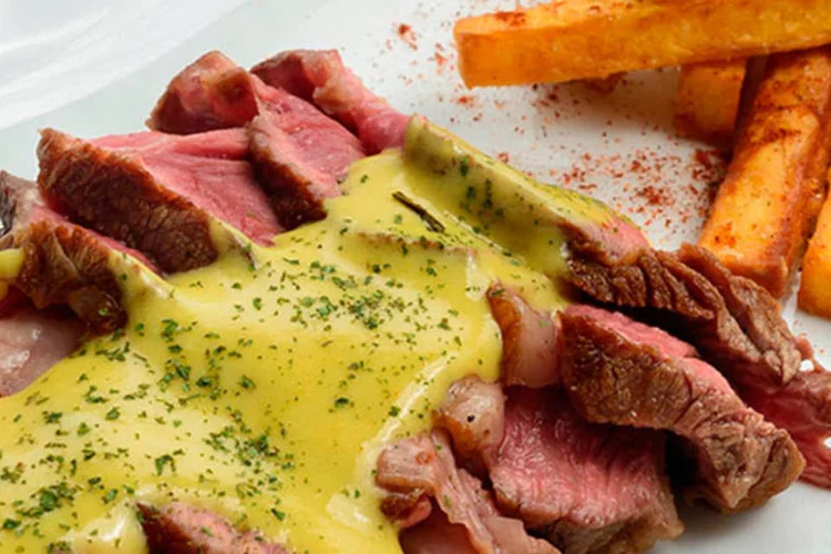 
	&quot;Entrecotte et frite&quot;, bife de ancho, molho de mostarda e mascavo, tempura com legumes e ra&iacute;zes, &eacute; um dos pratos do festival
 (Divulgação)