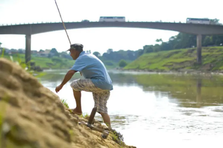 Rio Acre atinge níveis mínimos: segundo a técnica, os estudos apontam que as “alterações extremas” do Rio Acre são causadas pelo desmatamento (Marcello Casal Jr/ABr)