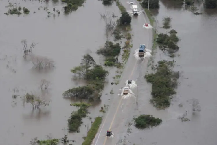 
	&Aacute;guas invadem rodovias em Rond&ocirc;nia: o estado foi recentemente atingido por fortes chuvas e cheias
 (Lunae Parracho / Greenpeace)