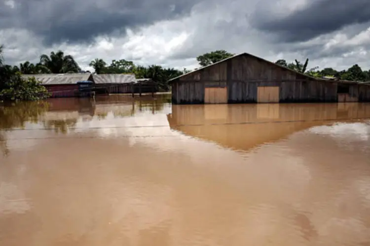 
	Ruas alagadas em Rond&ocirc;nia: paciente de Porto Velho morreu em consequ&ecirc;ncia da leptospirose, causada por contato com a &aacute;gua contaminada da enchente
 (Lunae Parracho / Greenpeace)