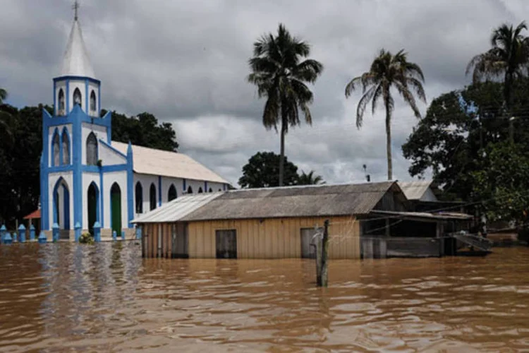 
	Ruas de Rond&ocirc;nia alagadas: grande preocupa&ccedil;&atilde;o da Secretaria de Sa&uacute;de &eacute; com o per&iacute;odo p&oacute;s-enchente, quando a popula&ccedil;&atilde;o come&ccedil;ar a sair dos abrigos p&uacute;blicos e voltar para suas casas
 (Lunae Parracho / Greenpeace)