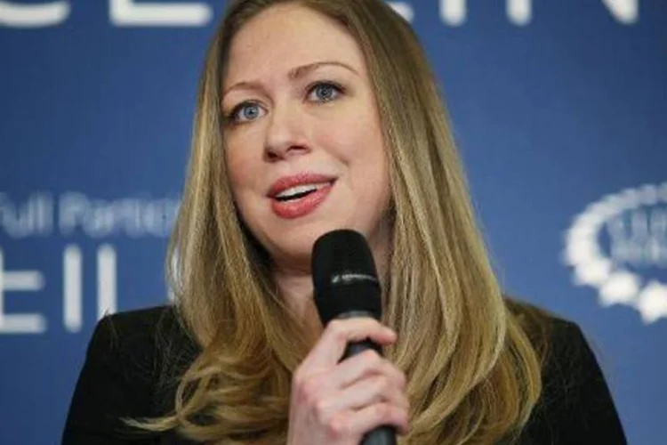 Chelsea Clinton fala em um evento da Fundação Clinton (Spencer Platt/AFP)