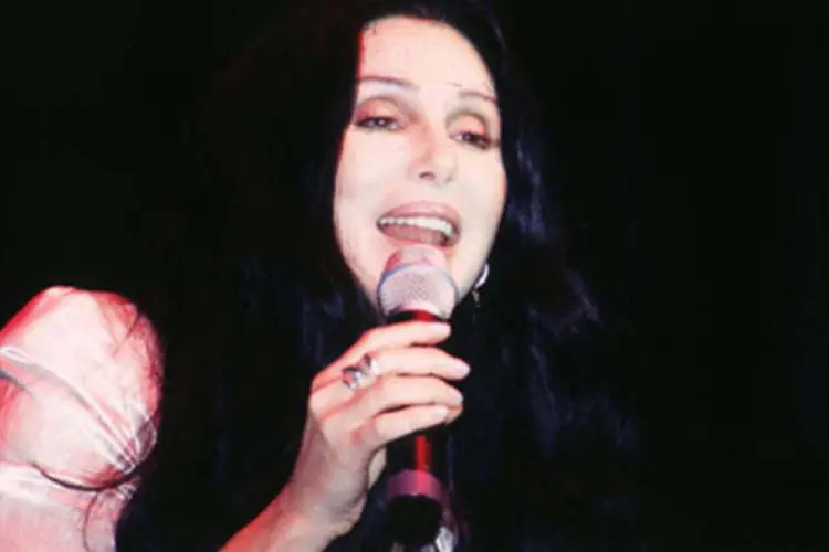 A cantora Cher: seu anúncio é o último elo de uma longa cadeia de informações disseminadas nos últimos meses sobre seus planos profissionais (M Abancourt/ Wikimedia Commons)