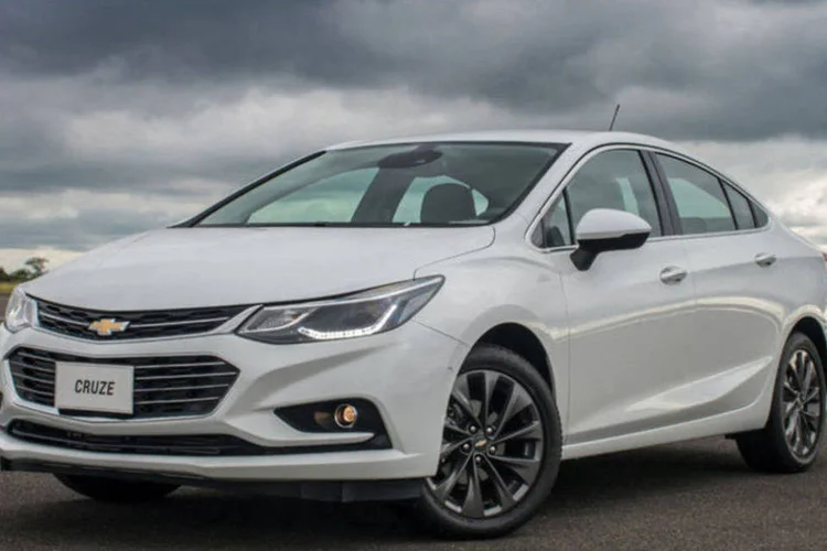 
	Chevrolet Cruze: as primeiras unidades chegar&atilde;o &agrave;s lojas no m&ecirc;s de junho, enquanto as entregas ser&atilde;o iniciadas no m&ecirc;s seguinte
 (Divulgação)