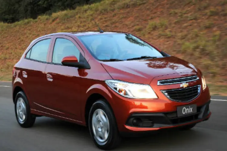 
	Chevrolet Onix, lan&ccedil;ado durante o Sal&atilde;o do Autom&oacute;vel de S&atilde;o Paulo 2012: modelo &eacute; o mais vendido pela GM no Brasil
 (Divulgação)