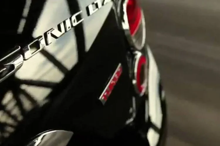 
	Chevrolet Sonic: tanque de combust&iacute;vel ficaria apoiado no escapamento ou no protetor de pl&aacute;stico do tanque de combust&iacute;vel
 (Reprodução)
