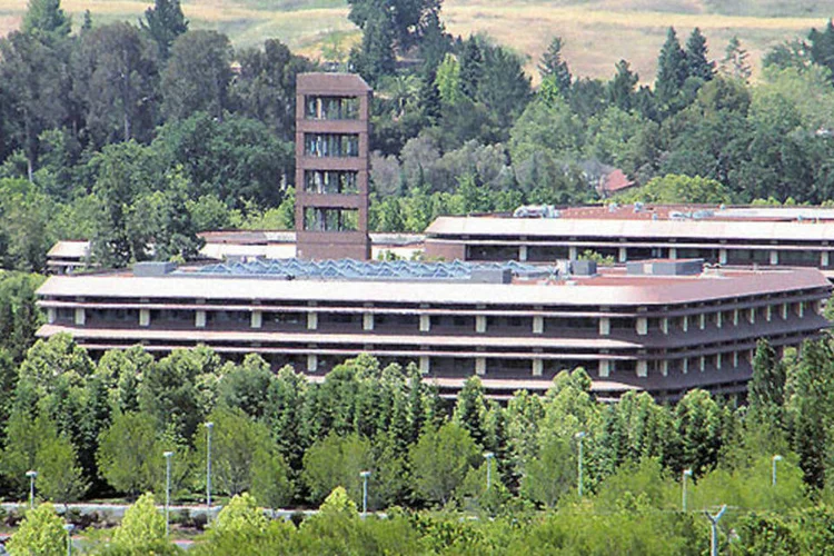 
	Chevron:&nbsp;empresa havia suspendido, voluntariamente, a produ&ccedil;&atilde;o em mar&ccedil;o de 2012, como medida de precau&ccedil;&atilde;o, ap&oacute;s vazamentos e exsuda&ccedil;&otilde;es no campo.&nbsp;
 (Wikipedia)