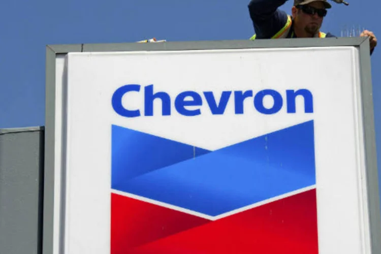 
	Chevron: projeto de perfura&ccedil;&atilde;o &eacute; o maior j&aacute; colocado em espera depois que os pre&ccedil;os do petr&oacute;leo ca&iacute;ram quase pela metade ao longo dos &uacute;ltimos seis meses
 (David Paul Morris/Bloomberg)