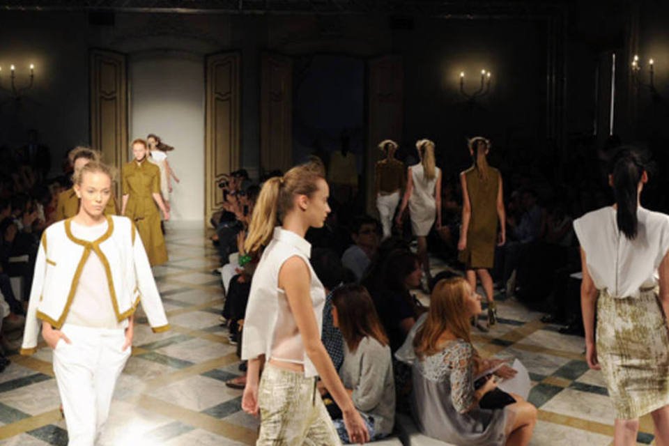Promessas da alta costura fecham Semana de Moda de Milão