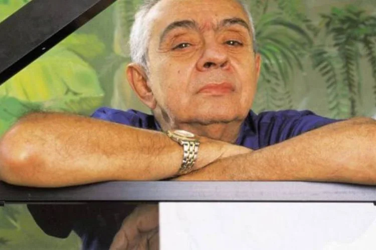 O estado clínico do humorista ainda inspira cuidados, e não há previsão de alta. Chico Anysio foi internado no dia 22 de dezembro do ano passado (André Lobo/Contigo)
