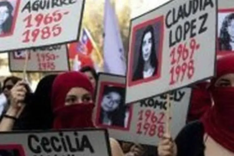 Ativistas chilenos protestam no centro de Santiago (AFP / Martin Bernetti)