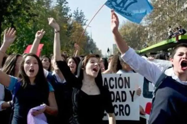 
	Estudantes chilenos participam de protesto contra o sistema educacional vigente, em Santiago, 8 de maio de 2014
 (AFP/Arquivos)