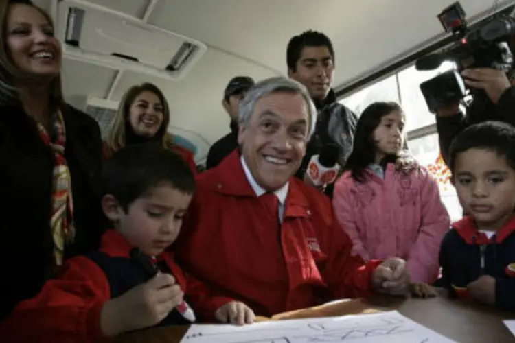 
	Escola no Chile: reforma busca aumentar gradualmente o imposto no pa&iacute;s para bancar uma revis&atilde;o na educa&ccedil;&atilde;o
 (CLAUDIO SANTANA/AFP/Getty Images)