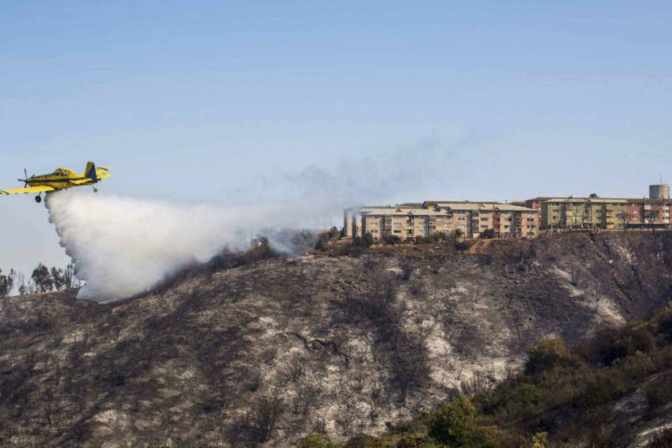 Porto de Valparaíso ainda sob ameaça de gigantesco incêndio