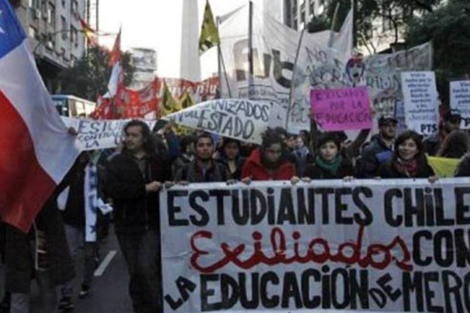 Chile anuncia que 70 mil estudantes perderão ano escolar