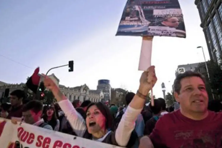 Chilenos protestam contra construção de hidrelétricas na Patagônia (©AFP / Martin Bernetti)