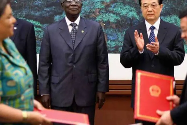 O presidente de Gana, John Atta, e Hu Jintao: China compra seu futuro na África: A economia ganesa também continuou em ascensão durante sua Presidência (Feng Li/Pool/Getty Images)