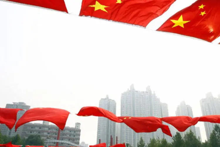 Bandeiras chinesas: emergentes não acreditam que poderá haver equilíbrios globais entre as moedas  (China Photos/Getty Images)