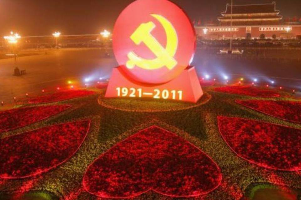 Festa de 90 anos do comunismo na China: com a nova lei, os comunistas deverão deixar de usar sua histórica identidade, a foice e o martelo (ChinaFotoPress/Getty Images)