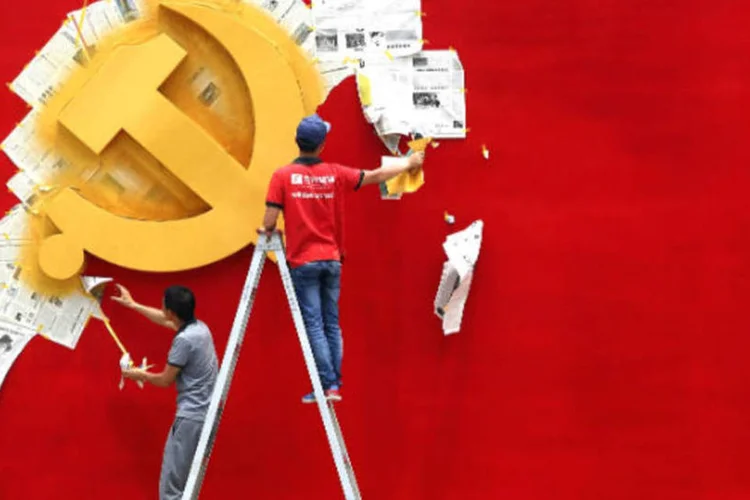 
	China: &quot;A prosperidade &eacute; o objetivo, a reforma &eacute; o motor, o Estado de Direito &eacute; a garantia e a constru&ccedil;&atilde;o do Partido Comunista &eacute; a chave&quot;, diz o refr&atilde;o
 (REUTERS/Chance Chan)