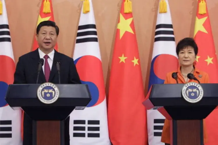 O presidente da China Xi Jinping e a presidente da Coreia do Sul Park Geun-Hye: eles reafirmaram a oposição aos planos nucleares da Coreia do Norte (Chung Sung-Jun/Getty Images)