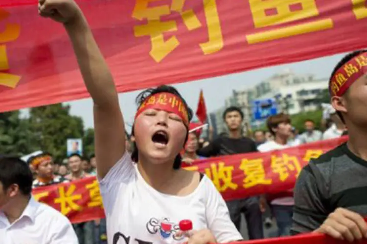 
	Chineses protestam em Hangzhou contra a &quot;nacionaliza&ccedil;&atilde;o&quot; por parte do Jap&atilde;o das ilhas Diaoyu em 18 de setembro
 (AFP)