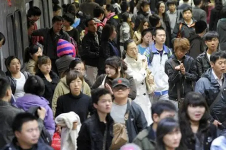 Chineses no metrô (Liu Jin/AFP)
