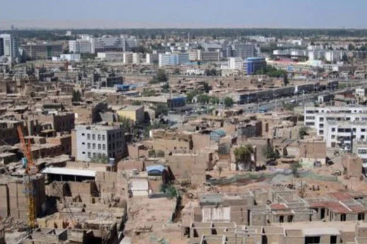 Xinjiang, montanhosa e desértica, é povoada por cerca de 9 milhões de uigures, muçulmanos de língua turca (Marianne Barriaux/AFP)