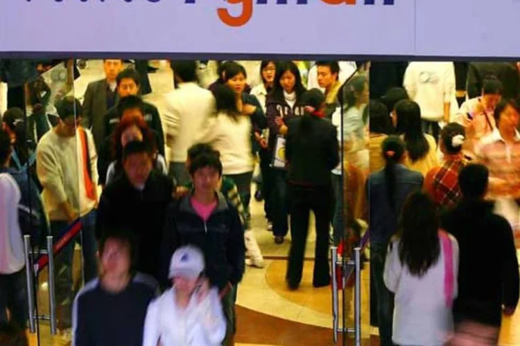 Movimentação em shopping na China: novas regras contra monopólio é ferramenta contra inflação (China Photos/Getty Images)