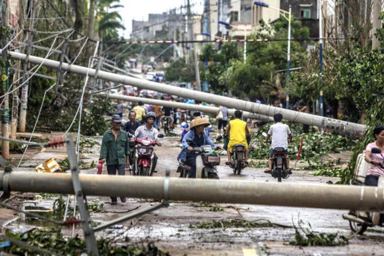 
	Destrui&ccedil;&atilde;o: 20 dias ap&oacute;s tuf&atilde;o (foto), China &eacute; atingida por terremoto
 (REUTERS/Stringer)