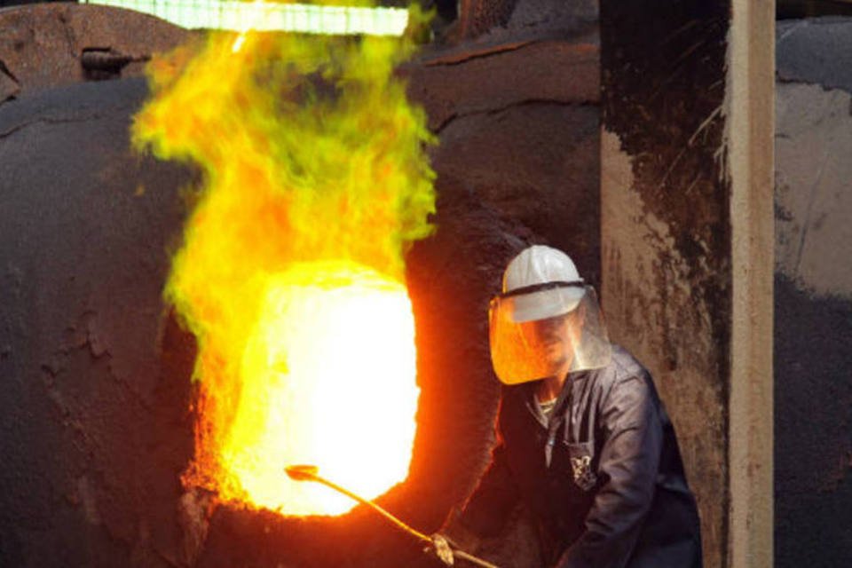 Produção média diária de aço da China cai no fim de março