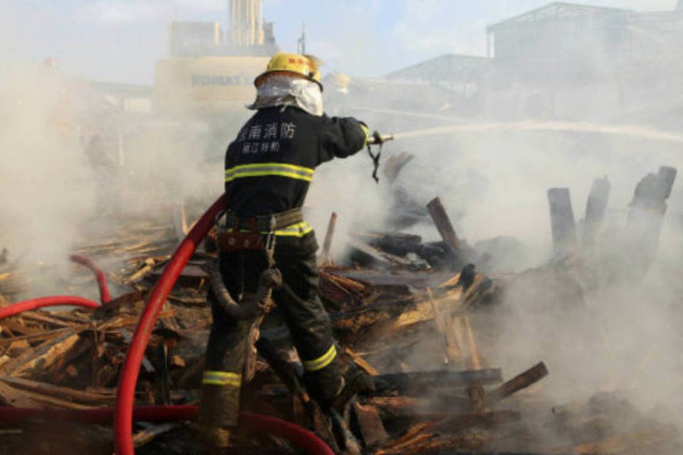 Incêndio destrói aldeia tibetana milenar na China