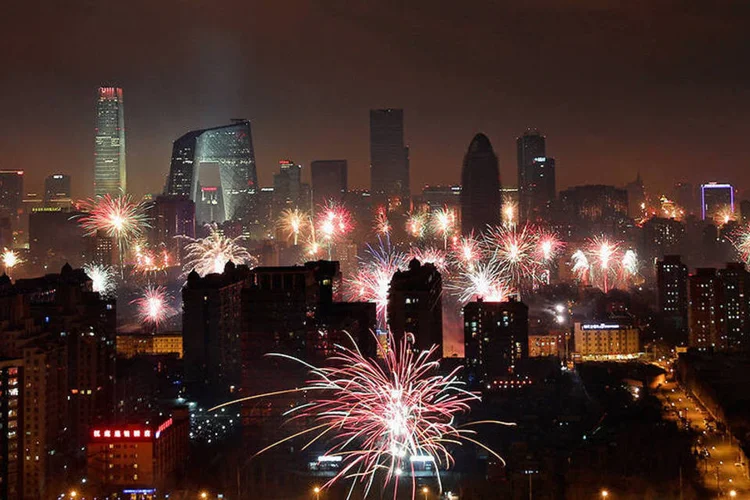 
	Fogos de artif&iacute;cio na cidade de Beijing, na China
 (Getty Images)