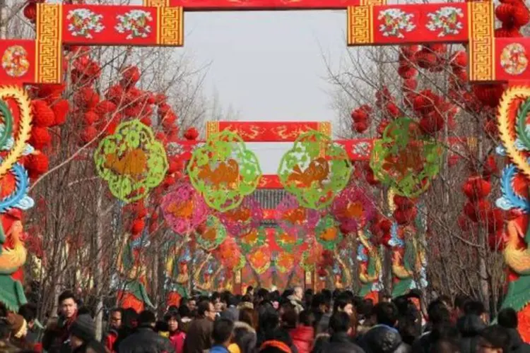 Ano Novo Lunar é o maior festival do ano na China e milhares de pessoas viajam pelo país para celebrar o momento com a família, o que resulta em aumento de gastos com consumo (Getty Images)