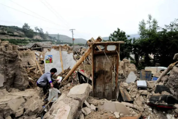 
	As autoridades locais transferiram 226,7 mil pessoas para lugares mais seguros, muitas delas afetadas n&atilde;o somente pelo terremoto, mas tamb&eacute;m pelas fortes chuvas e inunda&ccedil;&otilde;es 
 (REUTERS/China Daily)