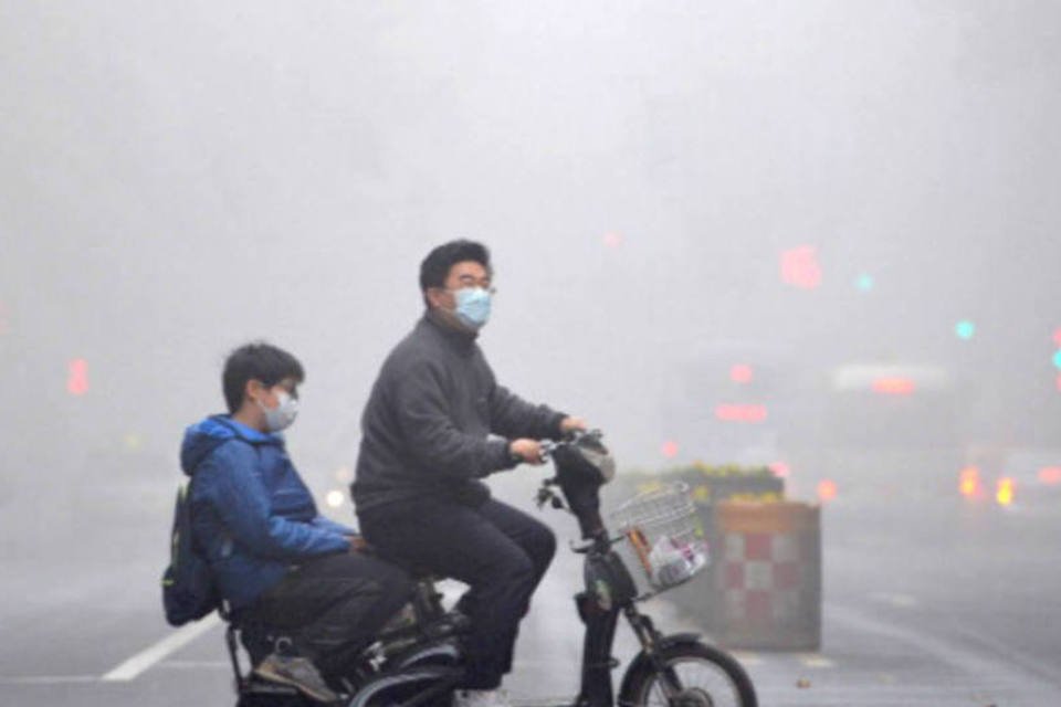 Poluição da China separa famílias, e cobra seu preço