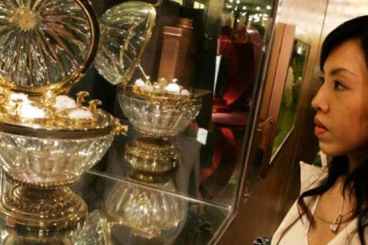 De acordo com um estudo da Associação Mundial do Luxo, os chineses foram os principais consumidores de artigos de luxo em 2010 (Mark Ralston/AFP)