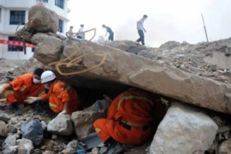 Os deslizamentos de barro deixaram mais de 1.700 mortos ou desaparecidos no noroeste da China (AFP/Str)