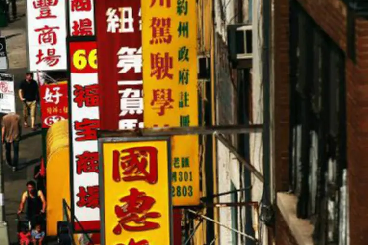 Rua de Chinatown: o bairro chinês de Manhattan, localizado no sul da cidade ao lado de Little Italy, possui atualmente 100.000 habitantes (AFP/AFP)