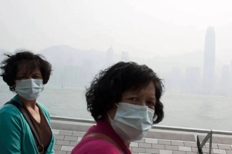 
	Mulheres usam m&aacute;scara contra polui&ccedil;&atilde;o: polui&ccedil;&atilde;o do ar matou cerca de 7 milh&otilde;es de pessoas em 2012, tornando-se o maior risco ambiental &agrave; sa&uacute;de no mundo
 (Lintao Zhang/Staff)