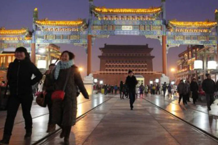 De acordo com o relatório do PNAS, apenas 42% dos chineses com renda mais baixa reportaram altos níveis de satisfação com a vida em 2010 (©AFP/Arquivo / Ed Jones)