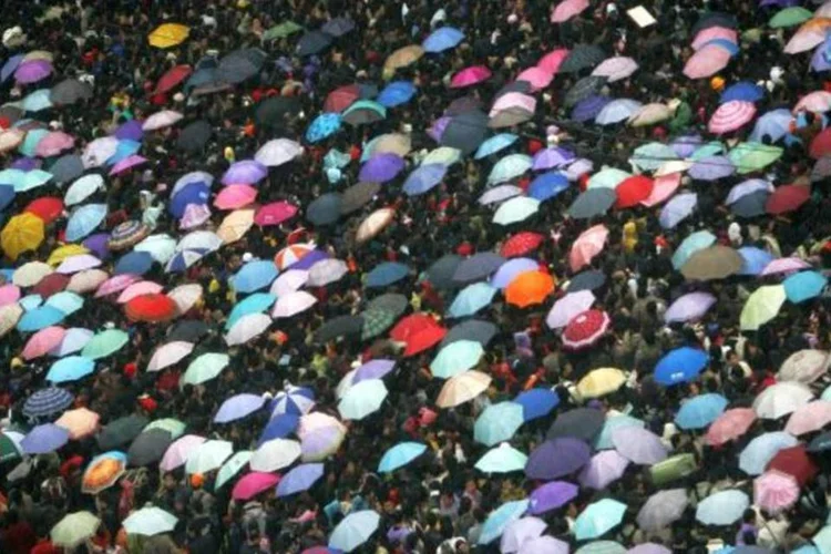 
	Pessoas em esta&ccedil;&atilde;o na regi&atilde;o de Guangzhou, na China
 (Getty Images)