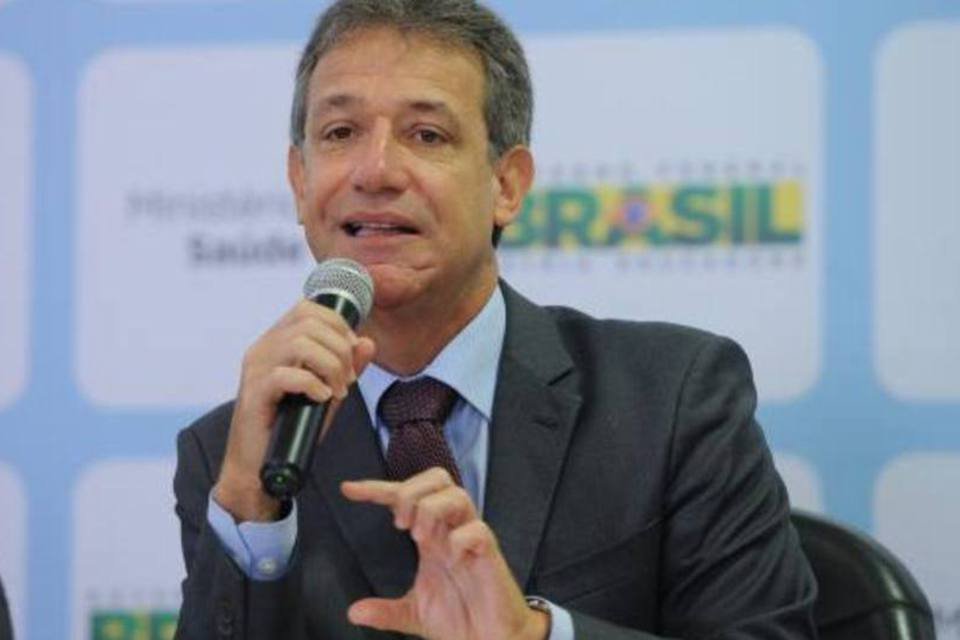 Chioro entrega relatório de transição a novo ministro